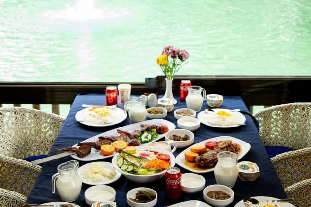 منوی رستوران باغ دربار: از غذاهای اصیل ایرانی تا گزینههای نوآورانه